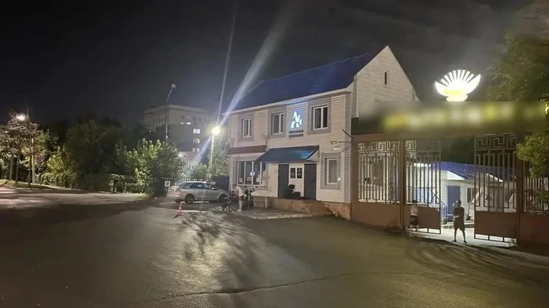 Оренбуржец на самокате попал в больницу после столкновения с другим самокатом

Сотрудники одной из б