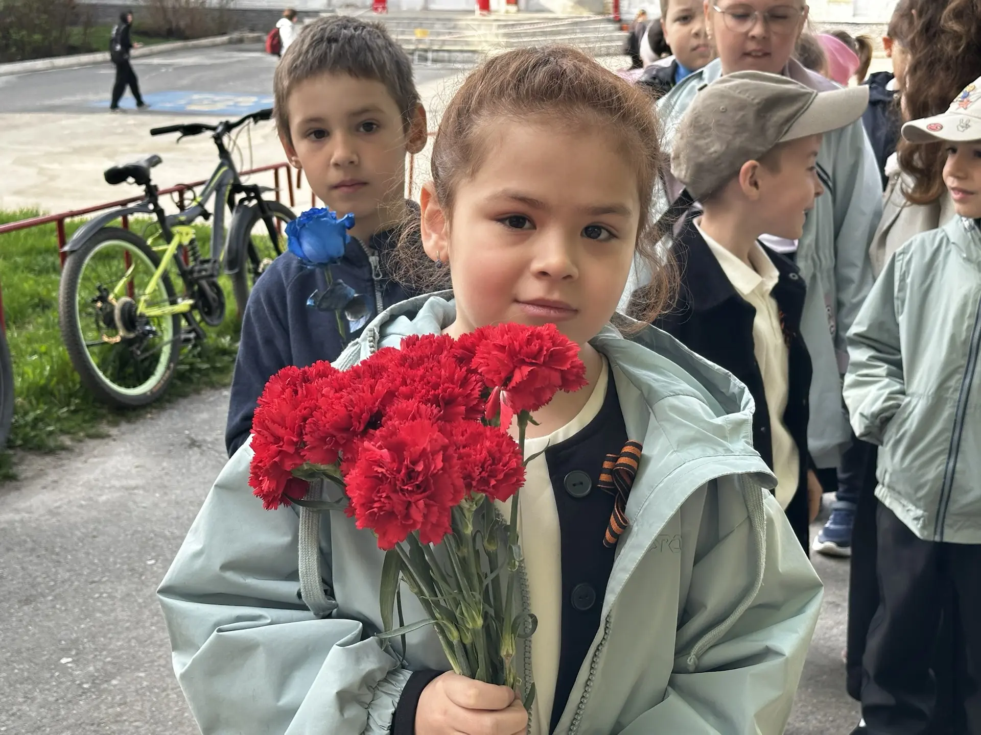 🎖️ Память, которую храним: 1 «А» класс посетил Сквер Славы 🎖️

Сегодня ученики 1 «А» класса вместе