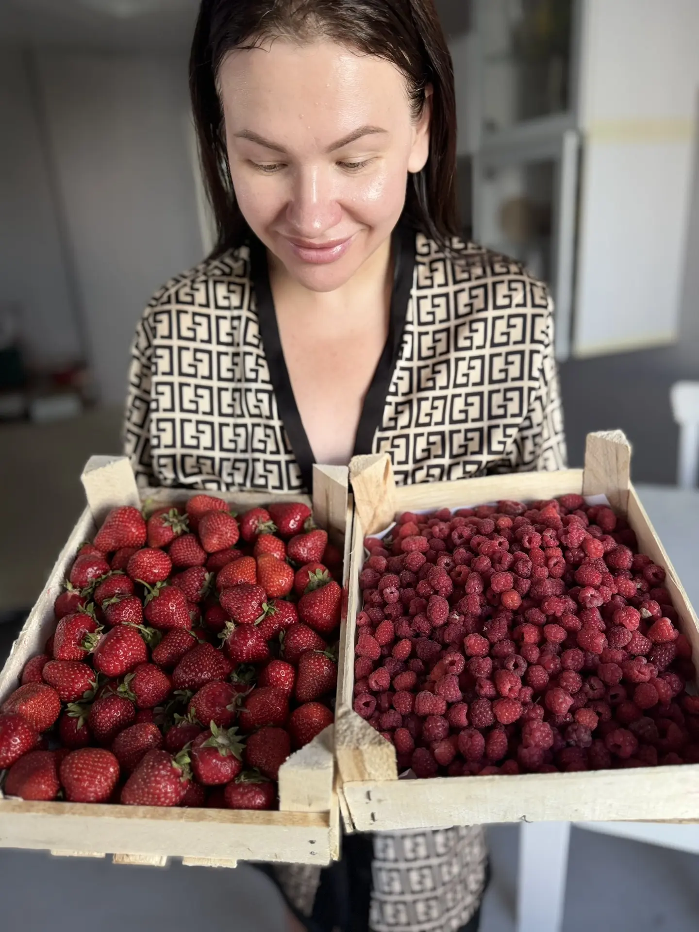 доброе воскресное утро 🍓 
*доставка для болезного человека) то есть для меня - витамины и прочее 🫂