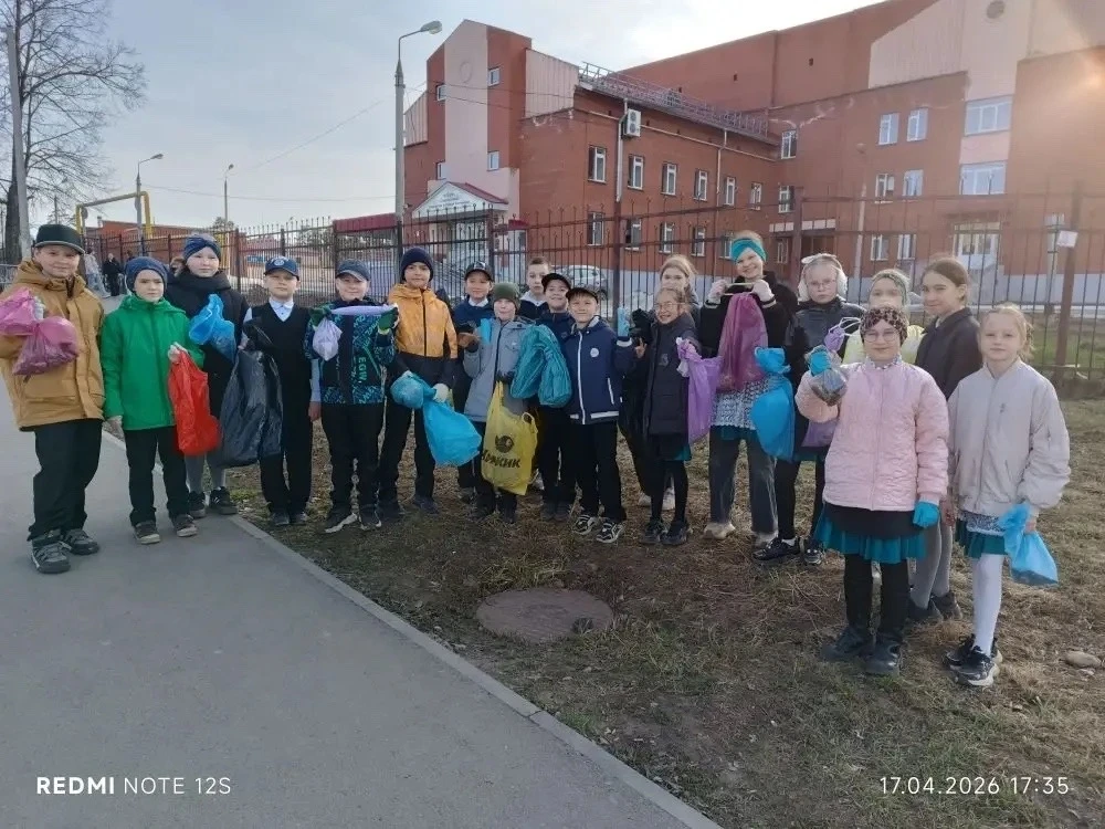 ЧИСТЫЙ ГОРОД - ОБЩЕЕ ДЕЛО  В нашей школе стартовала ежегодная акция «Чистый город - общее дело», реб