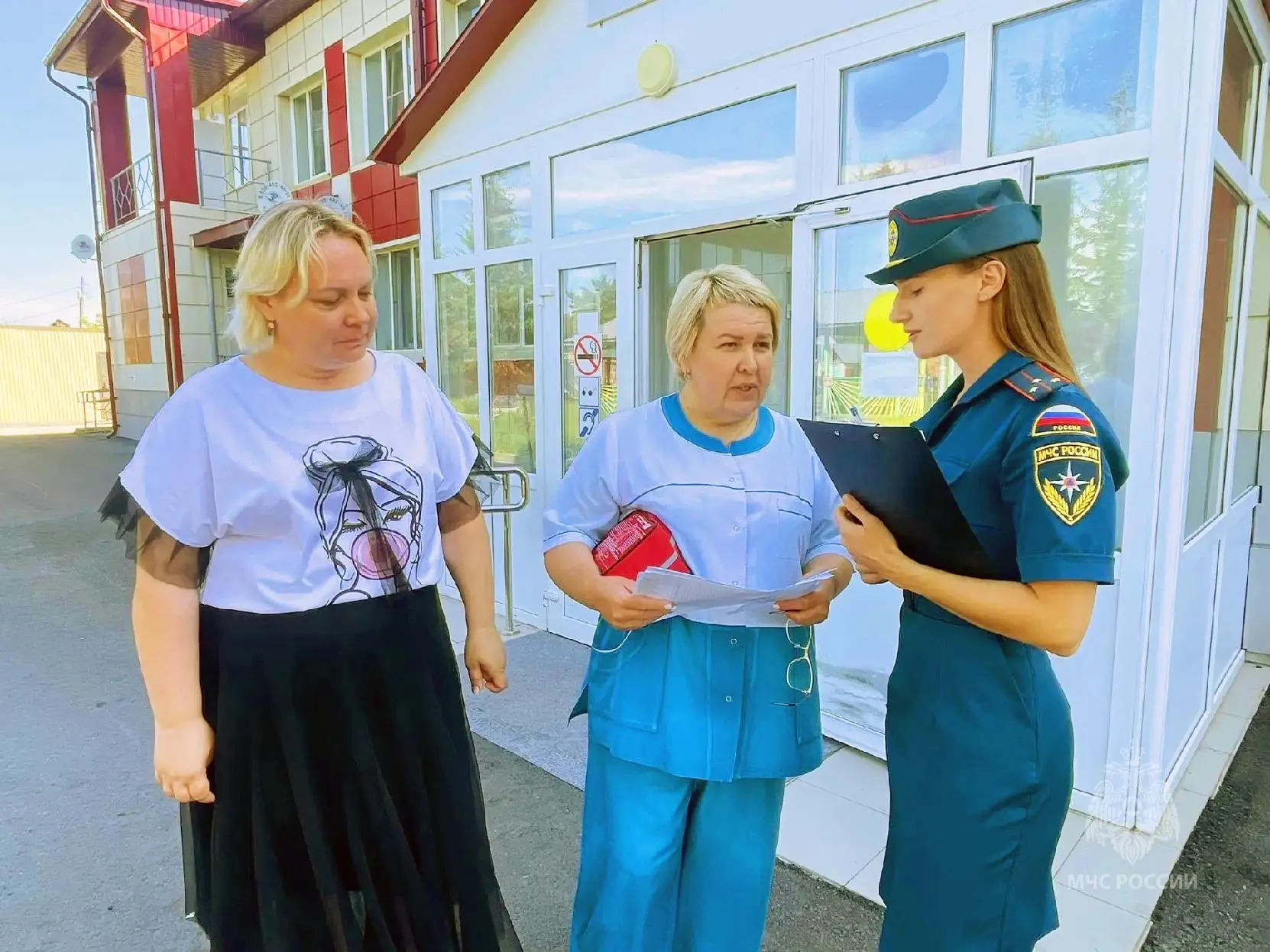 ⬅️ Сотрудники МЧС проводят учебные эвакуации на социально значимых объектах