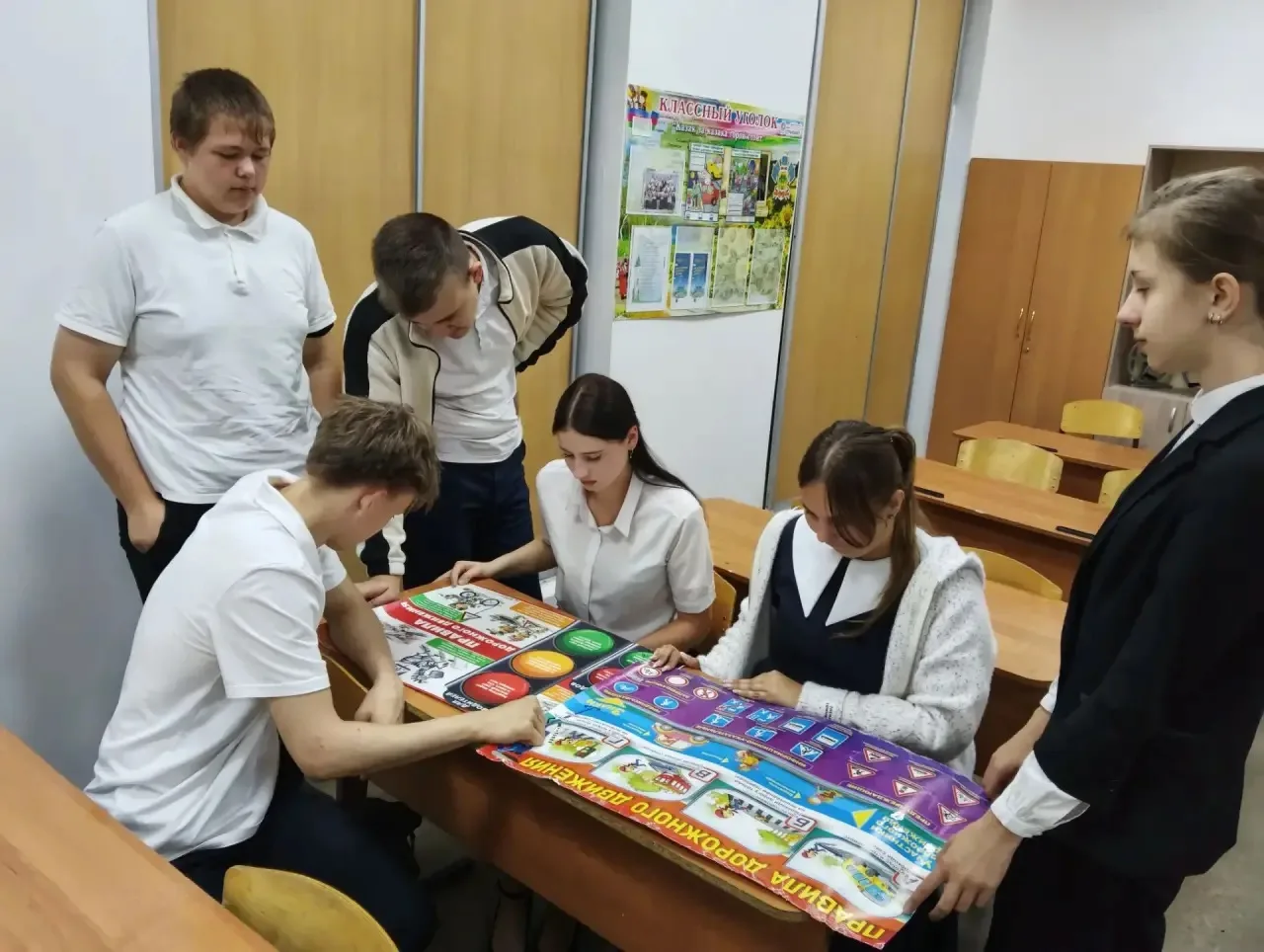 Обучение детей правилам безопасности дорожного движения по-прежнему остается одной из в...