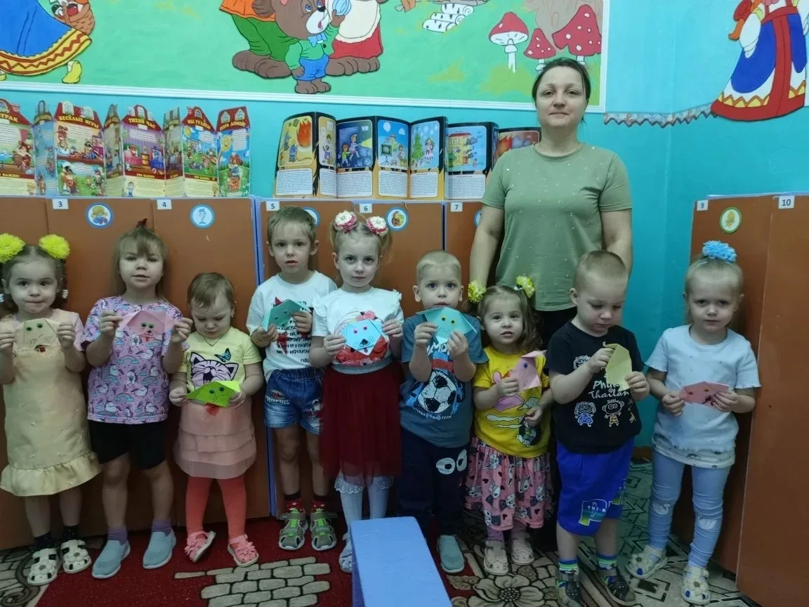 Занятие  в технике оригами: "Мордочка собачки"🐶, с целью продолжения знакомства детей с техникой ор