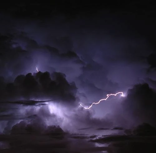 ⛈ В Тульской области объявлено метеопредупреждение: ожидаются гроза и сильный ветер. Непогода придёт