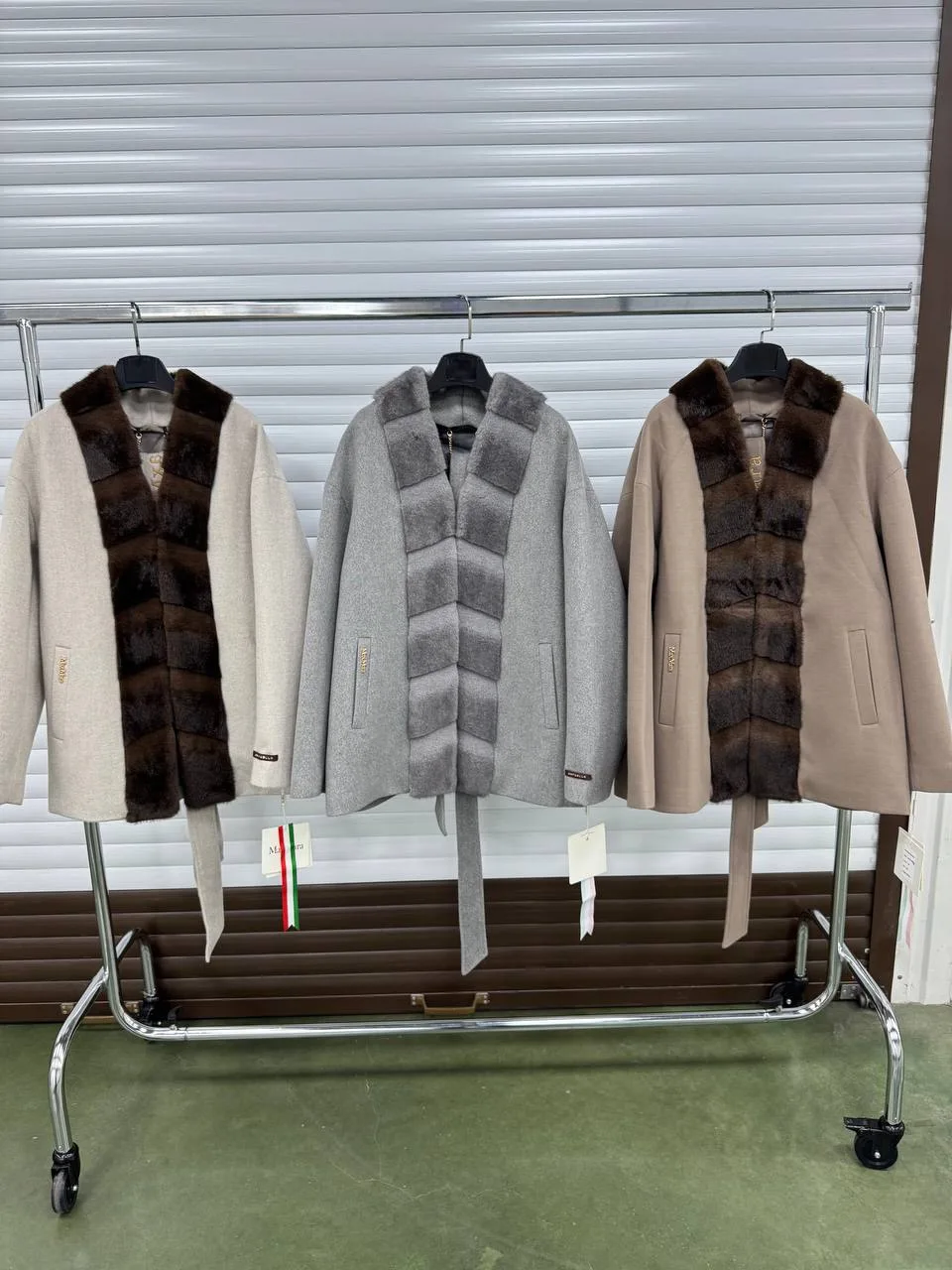 Получили премиальные пальто *MAX MARA* из шерсти и кашемира, со вставками под норку;