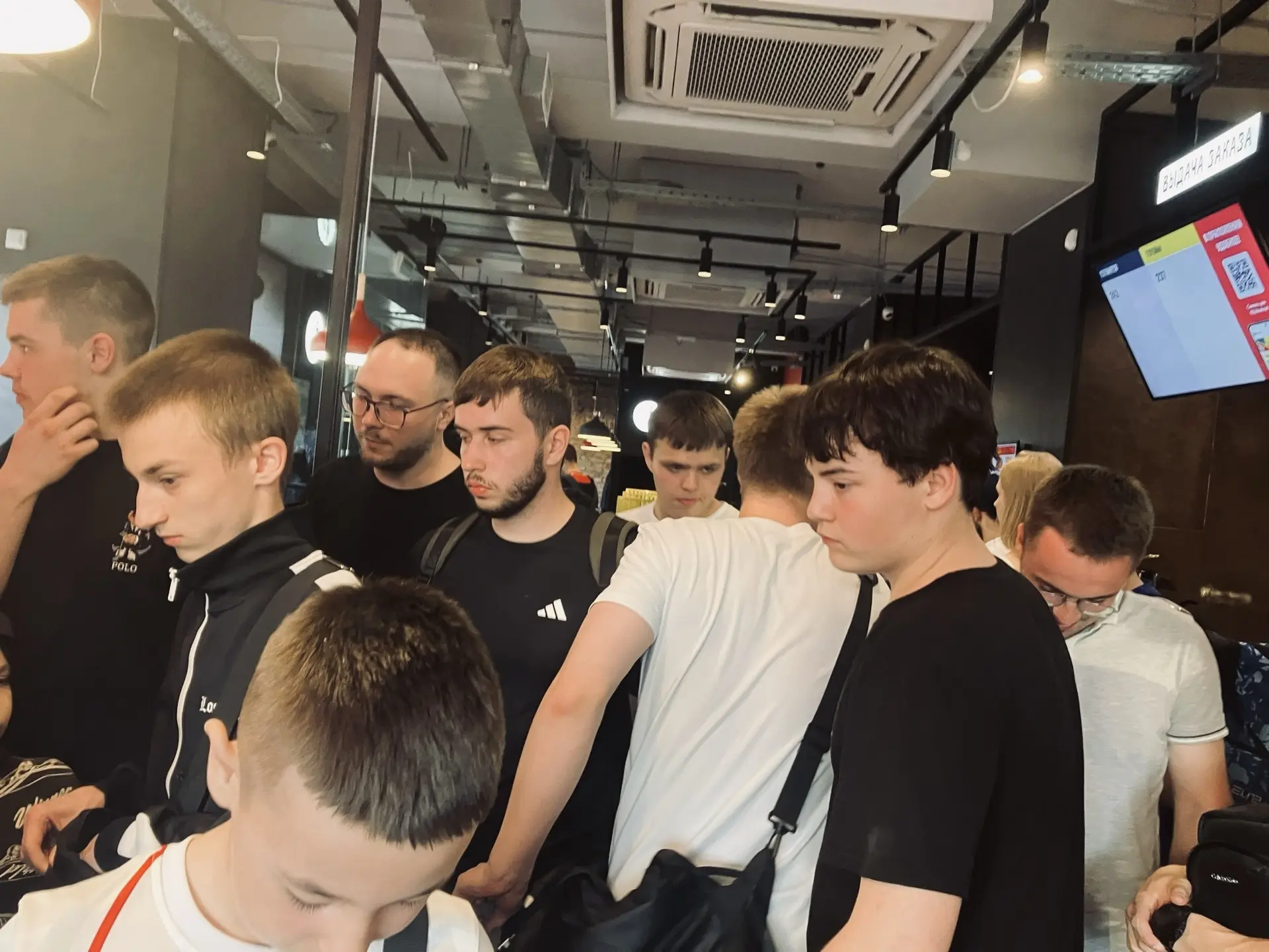 В Петрозаводске прошла встреча с бойцом UFC Марком Вологдиным  20 мая около 60 горожан собрались в п