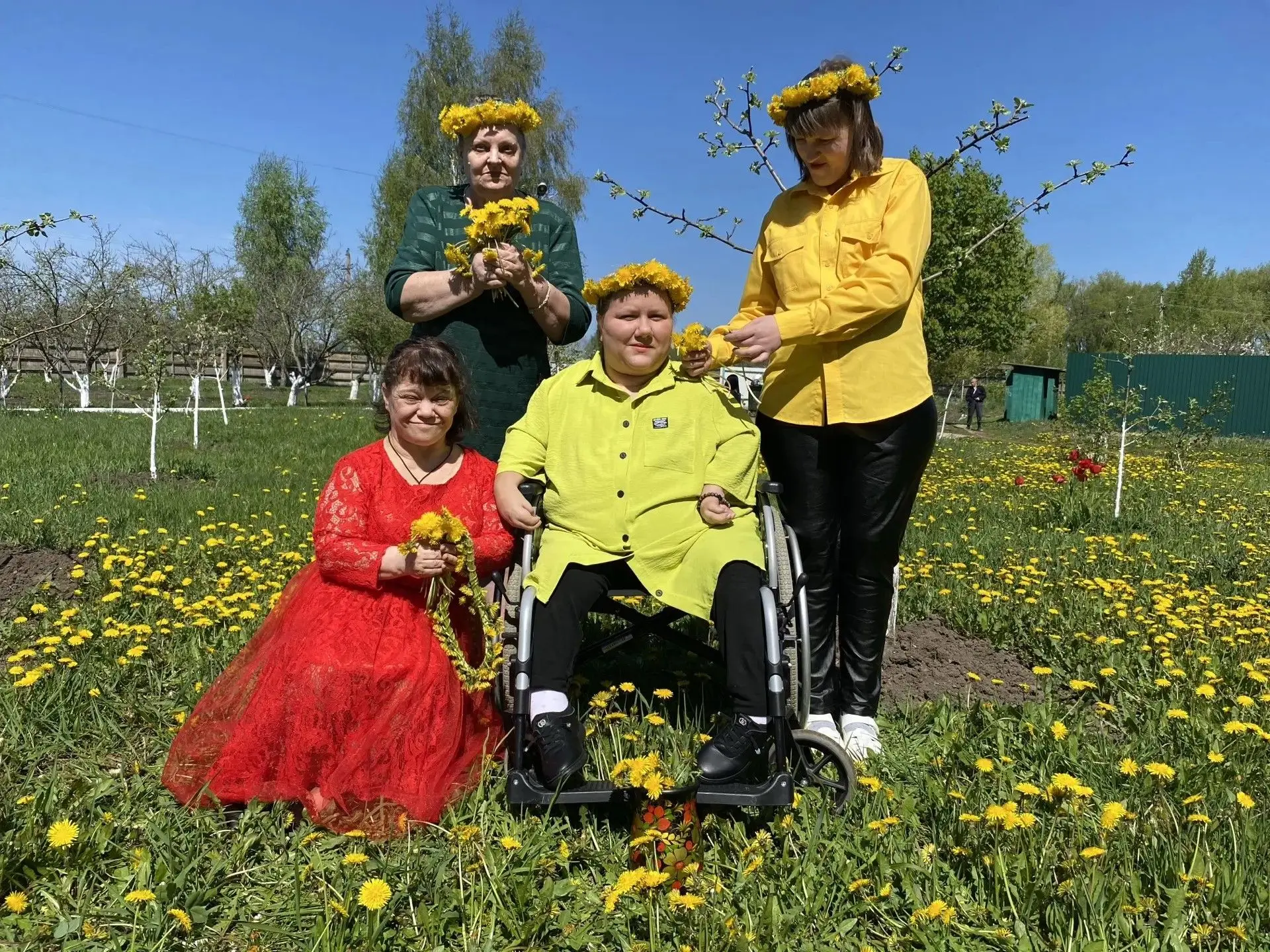 Одним из символов расцветающей весны являются веселые желтые одуванчики. Всемирный день...