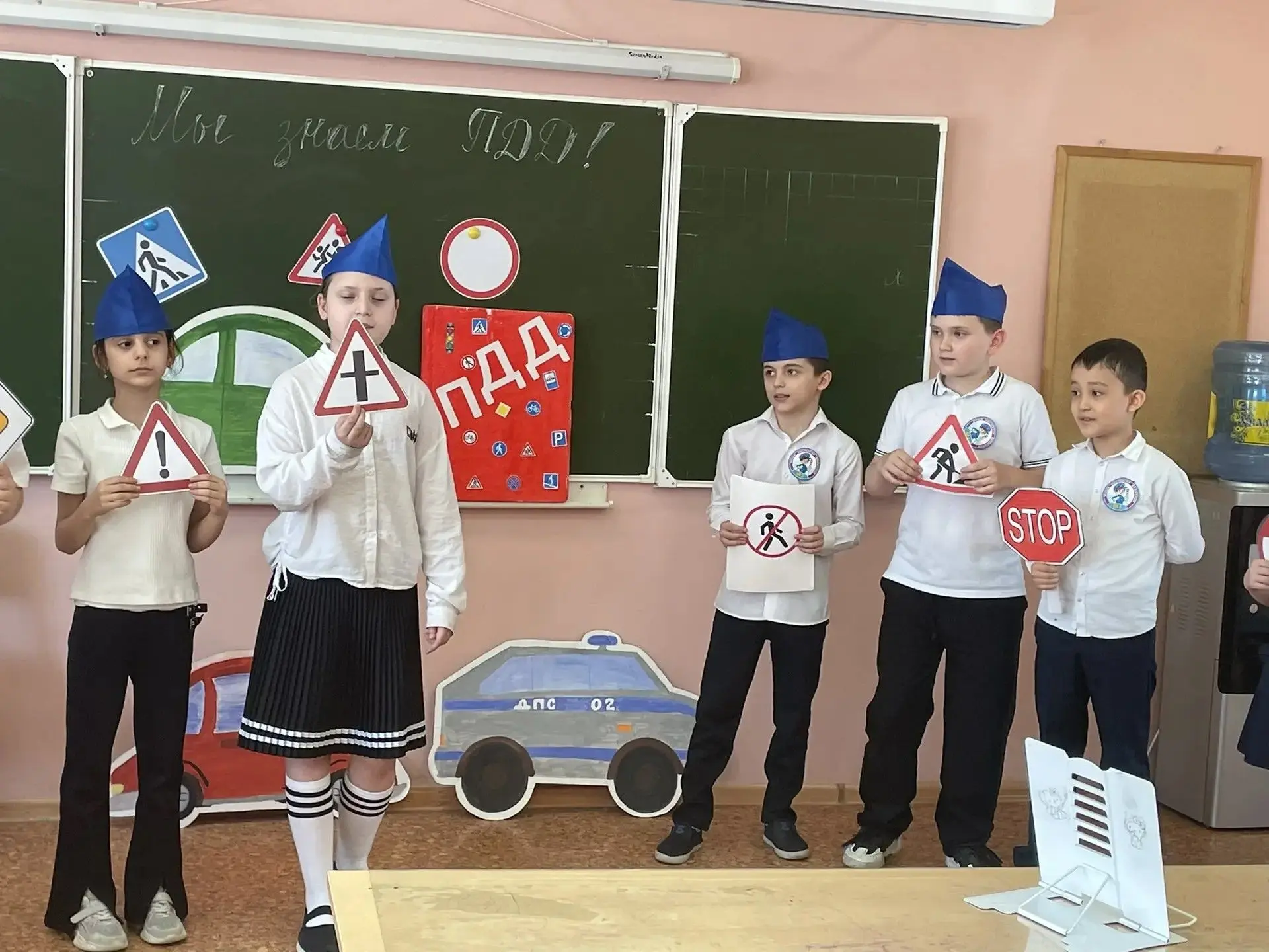 Завершился учебный год: ЮИД «Светофор» провёл конкурс знатоков ПДД. В конце учебного года отряд юных