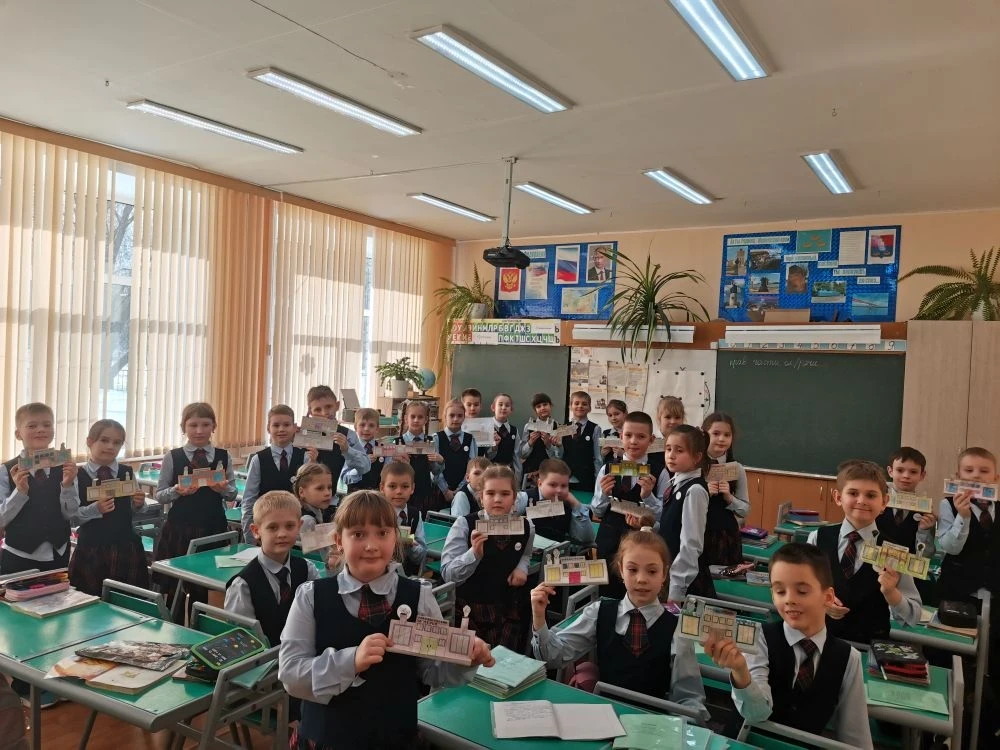 Утро понедельника во 2 «Б» классе выдалось особенно торжественным! Орлята России начали новую неделю