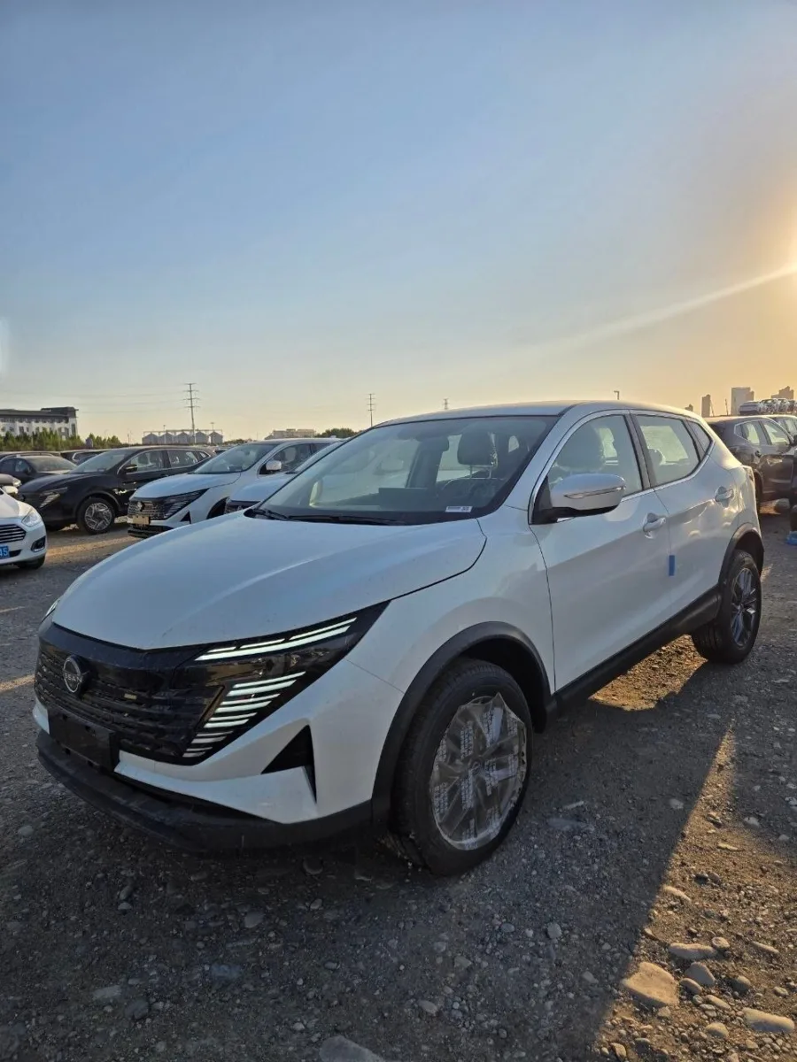 Новые Nissan Qashqai 2026 в наличии в белом, чёрном, золотистом цветах по цене 2.279.00...