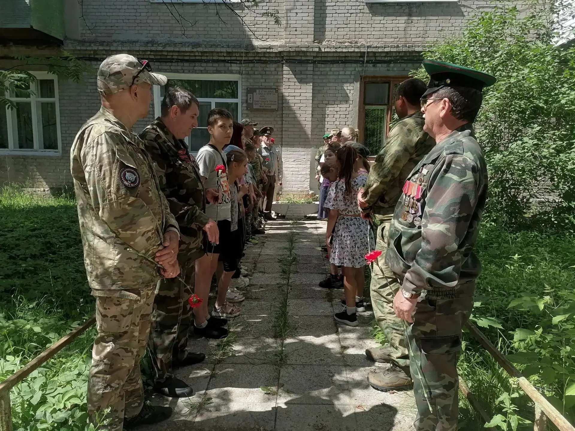 В День памяти и скорби почтили подвиг Героя

22 июня у мемориальной доски Героя Советского Союза С.Ф