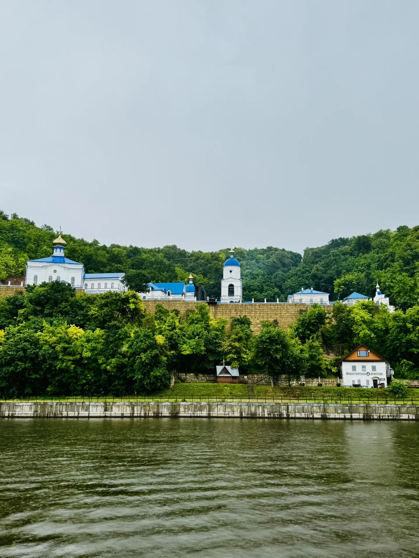 📍 Вознесенский Макарьевский монастырь 

В дождь вид с воды вы ещё не получали. Но теперь вы знаете,
