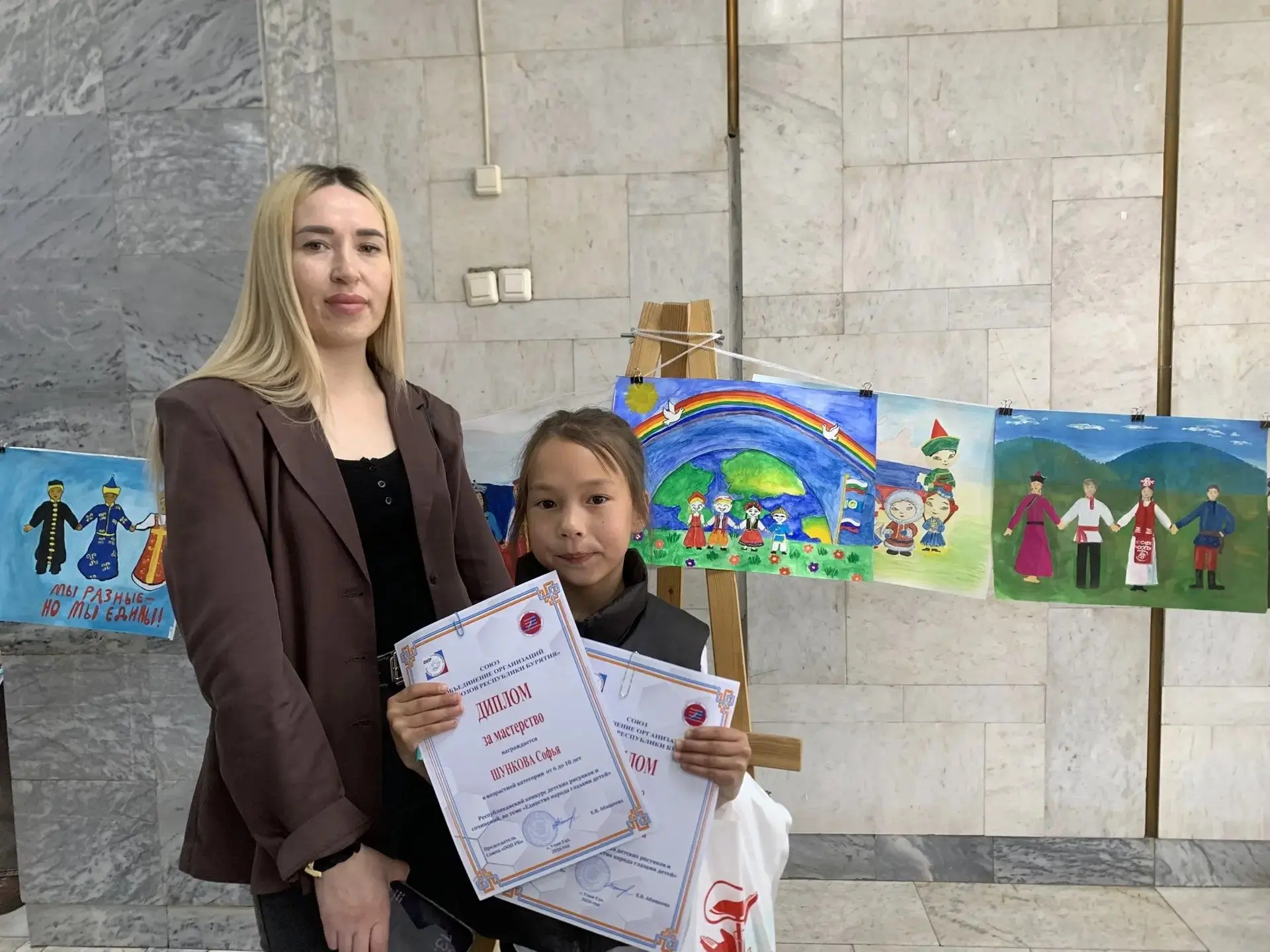 Единство народов в красках🏞️ 
Сегодня хотим поделиться с вами работами наших юных дарований, участв