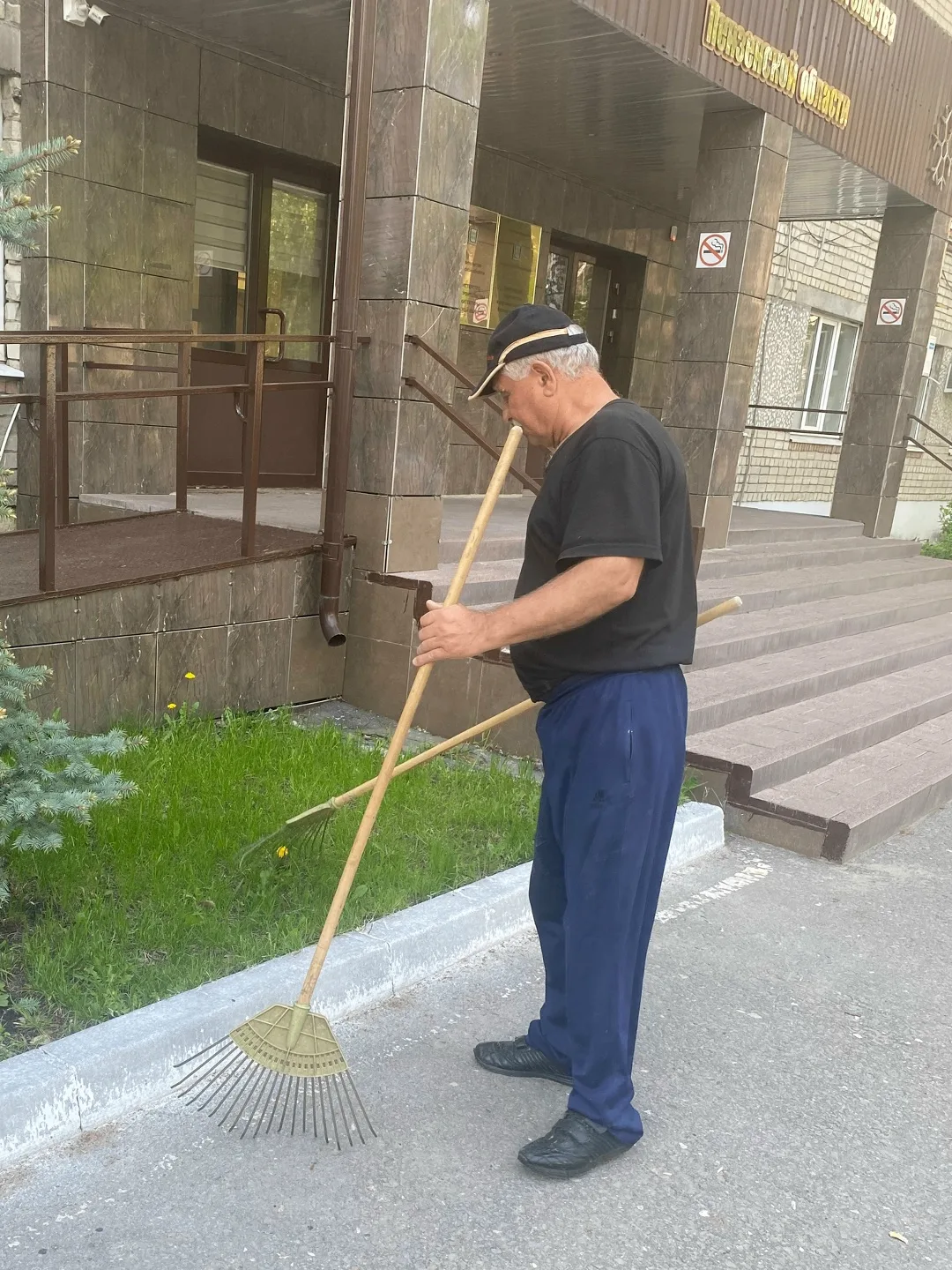 🧹В ГАУ «Управление государственной экспертизы Пензенской области» проведен субботник п...
