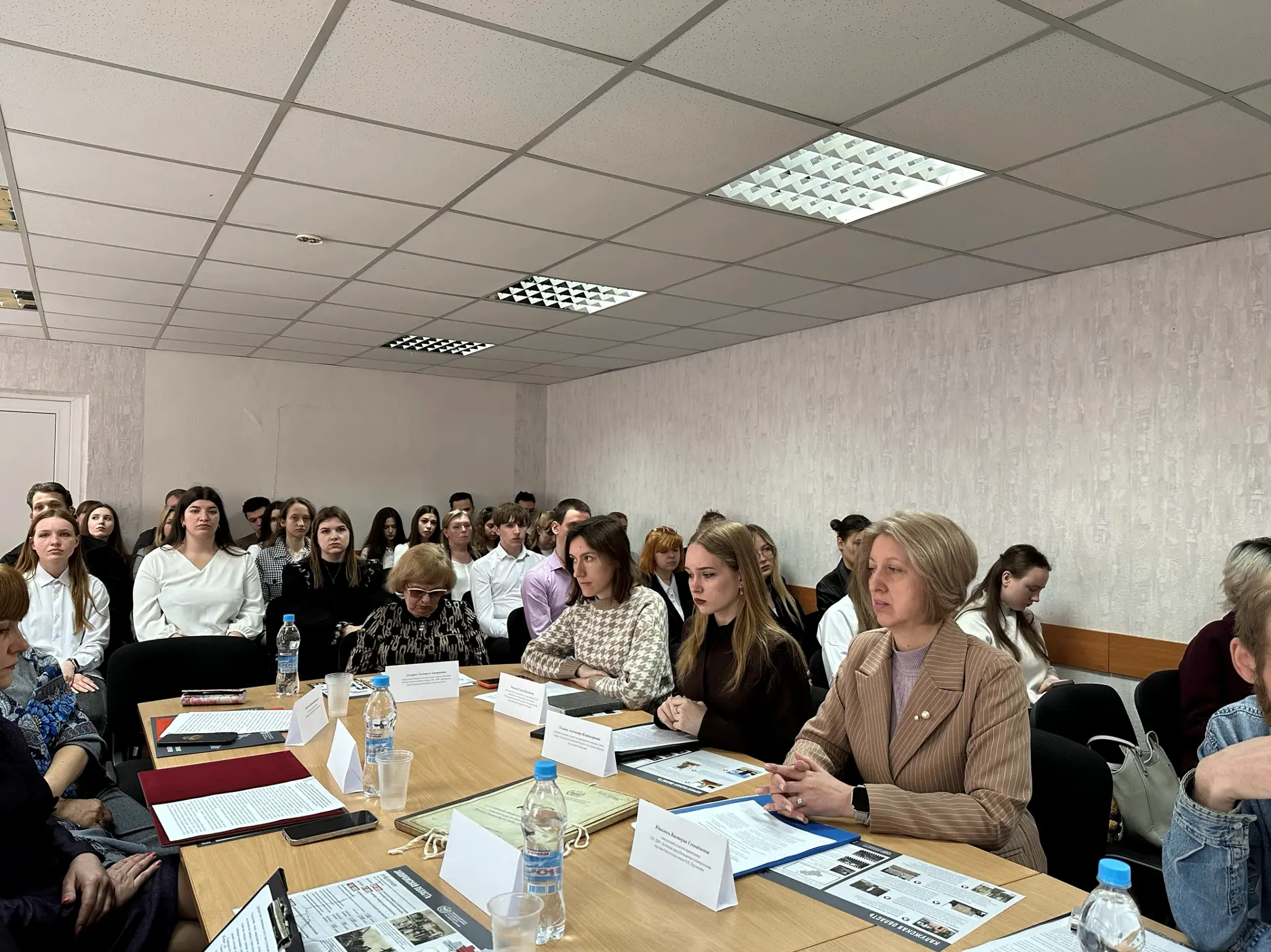 В ДонГУ состоялся круглый стол, посвящённый сохранению исторической памяти  📆 16 апреля в Донецком г