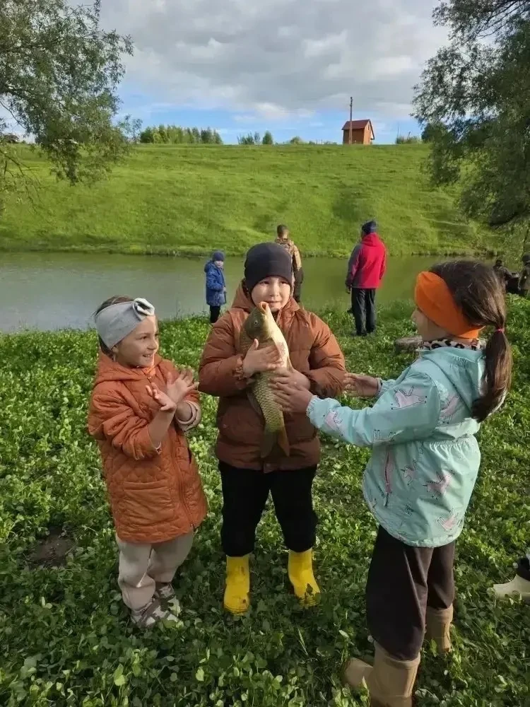 🎣 ПЕРВЫЙ УЧЕБНЫЙ ГОД — ВСЁ! Отмечаем каникулы большим уловом!