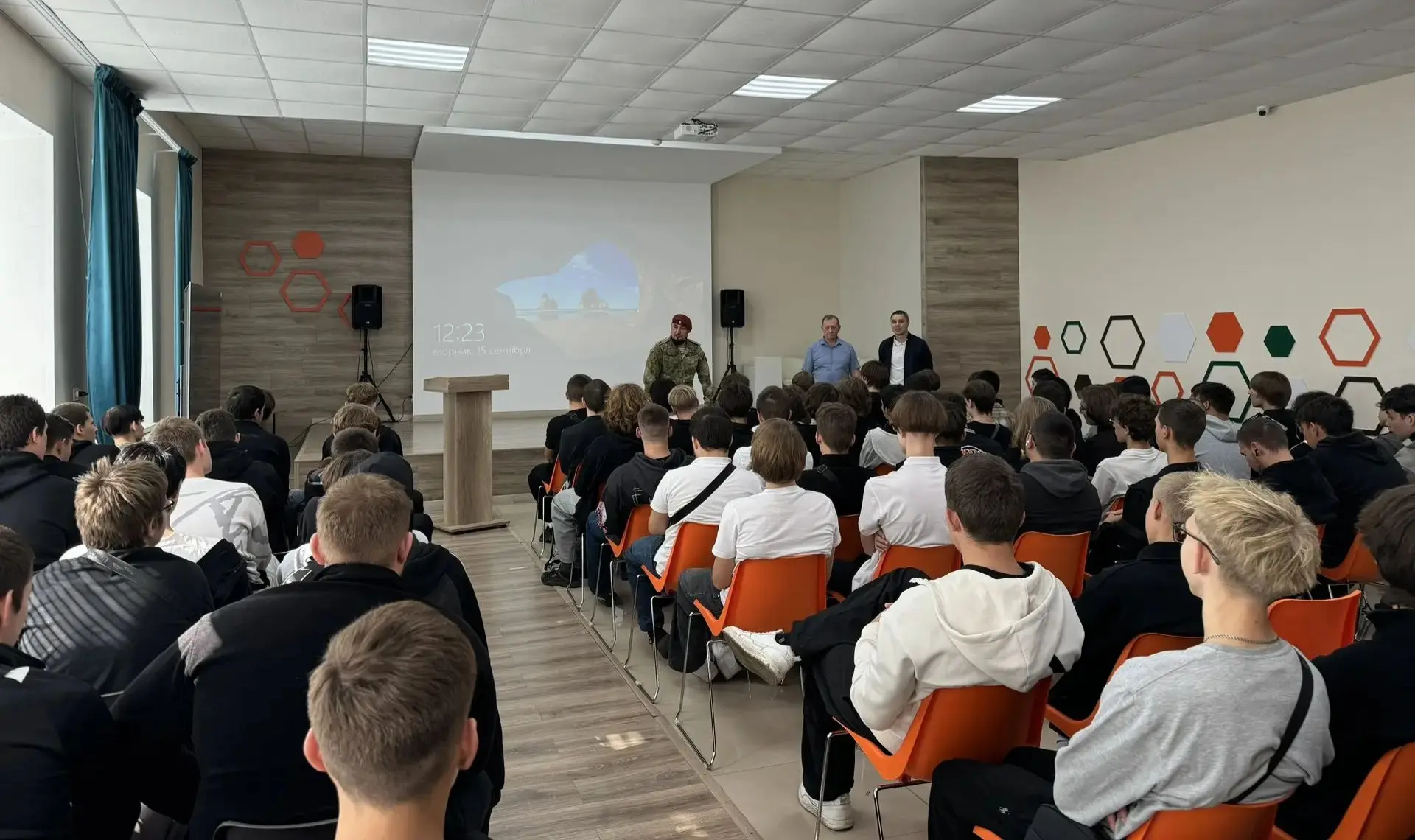 🎯 15 сентября студенты 3-х и 4-х курсов ММПК встречались с представителем нового батал...