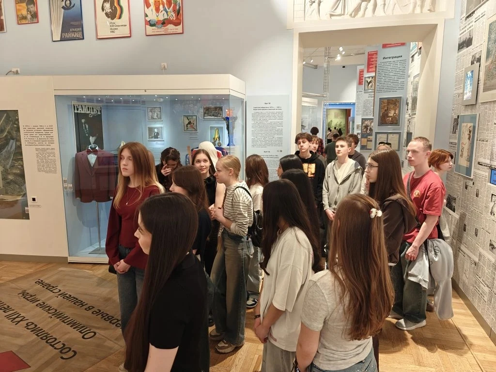 «Наследники победителей: Россия в современном мире»  🇷🇺 На этой неделе 10-й класс нашей школы стал ч