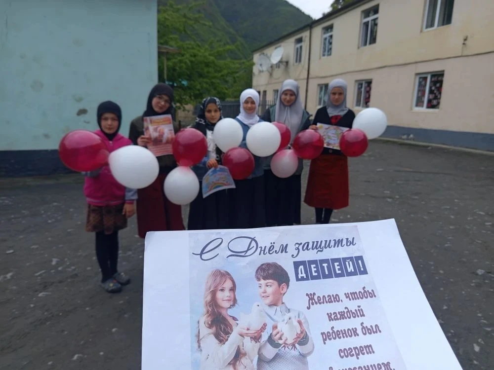 Радостно, звонко, тепло и красочно прошли развлекательные мероприятия ко Дню защиты дет...