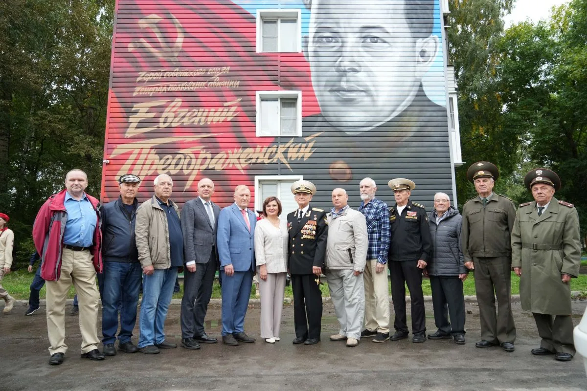 В Вологде появился мурал в честь лётчика Евгения Преображенского
