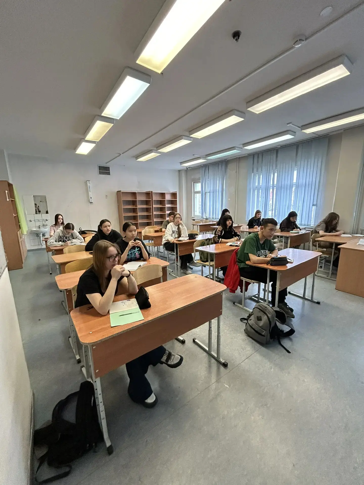 Весенние каникулы с пользой: девятиклассники готовятся к ОГЭ по математике и русскому языку 📚🎯  Весе