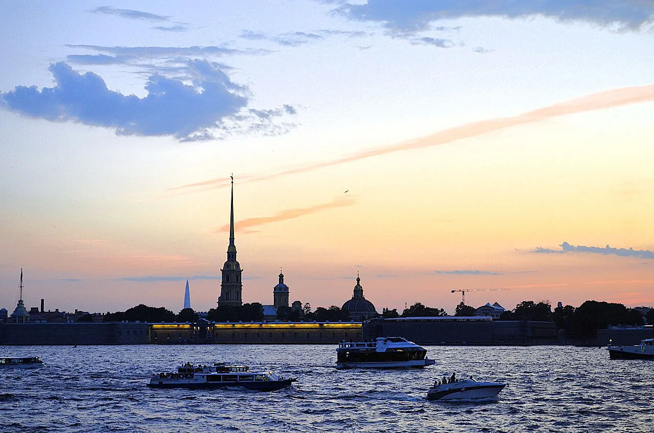 Утро или закат — когда Нева ваша? 🌅