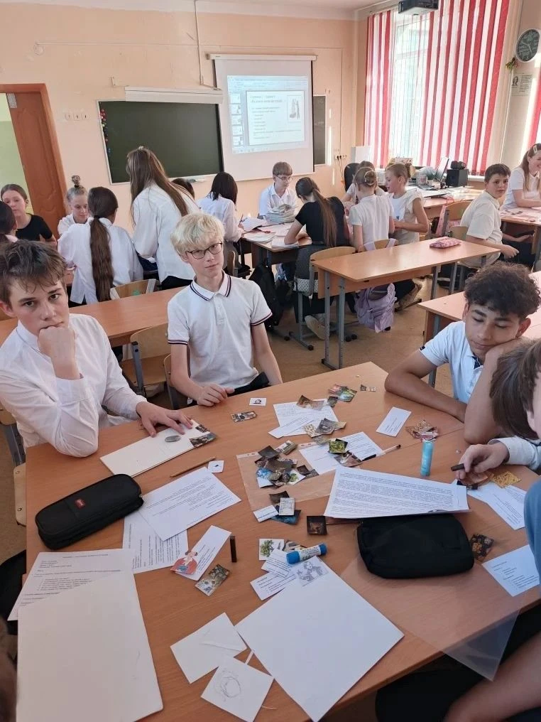 21 мая учащиеся 7 «В» класса совершили увлекательное литературное путешествие  по родовым имениям ру