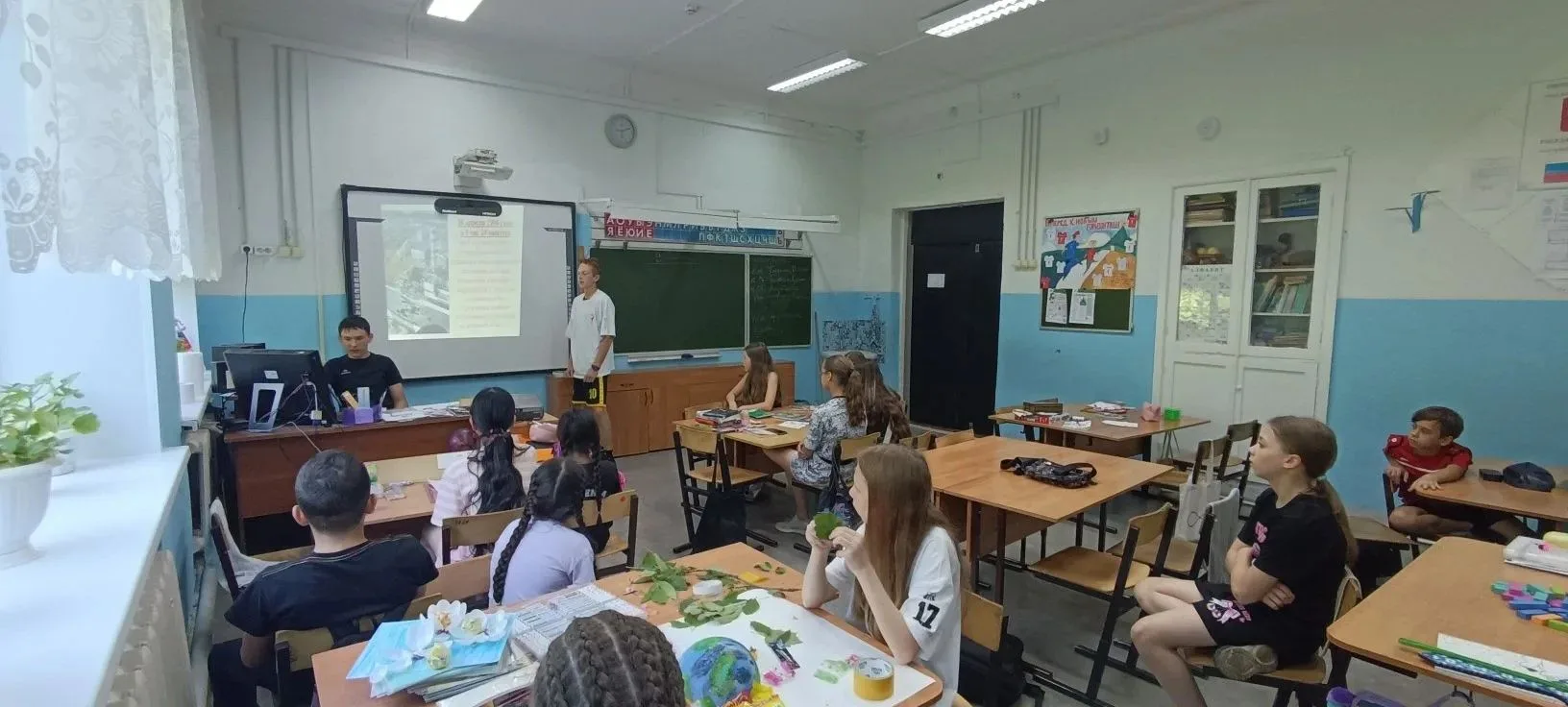Новости школьного лагеря.

Сегодня в школьном лагере прошёл час памяти, посвящённый трагедии на Черн
