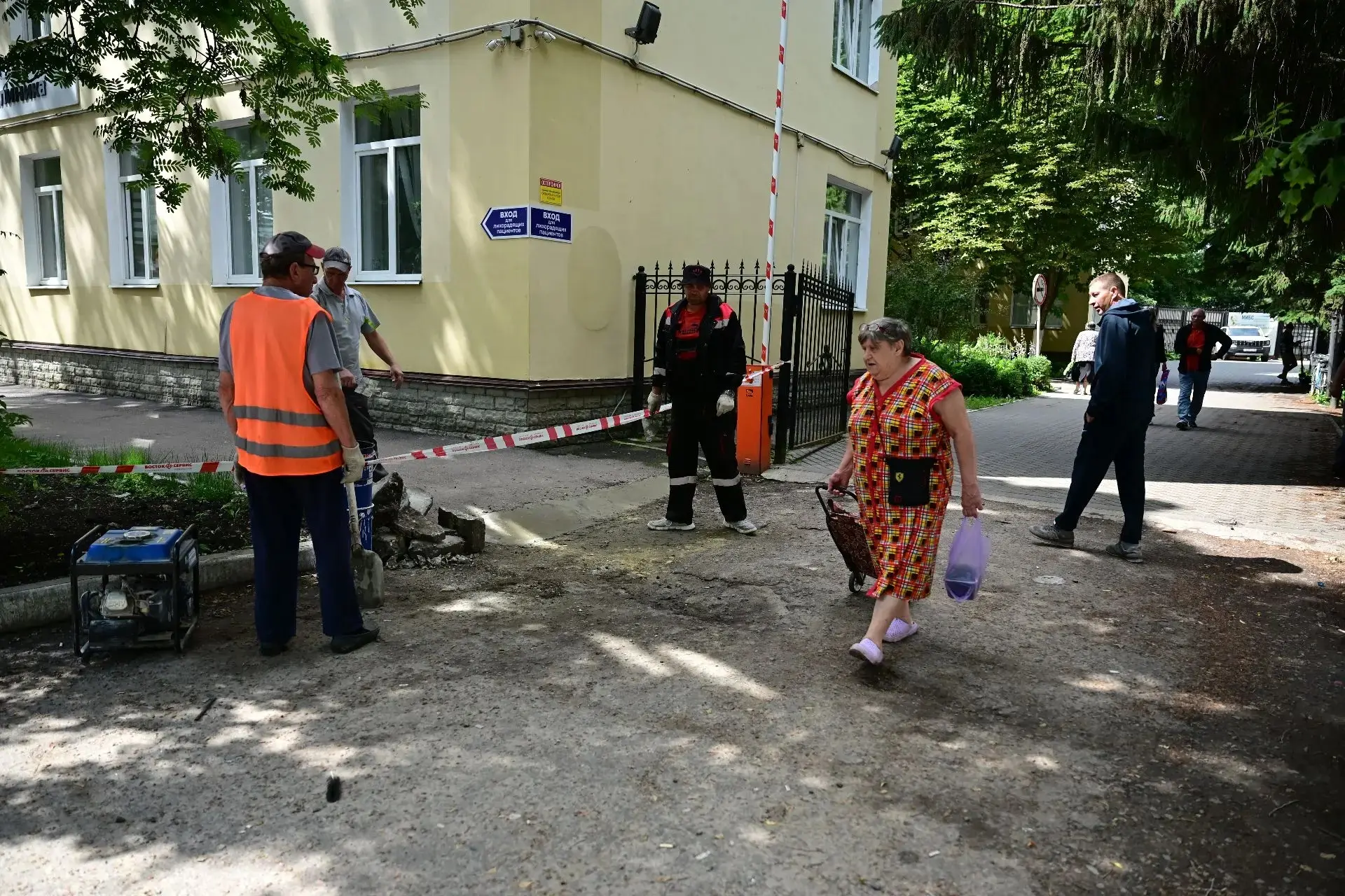 ✅️Сегодня сотрудники Дирекции городских дорог проводили работы по занижению бордюра и о...
