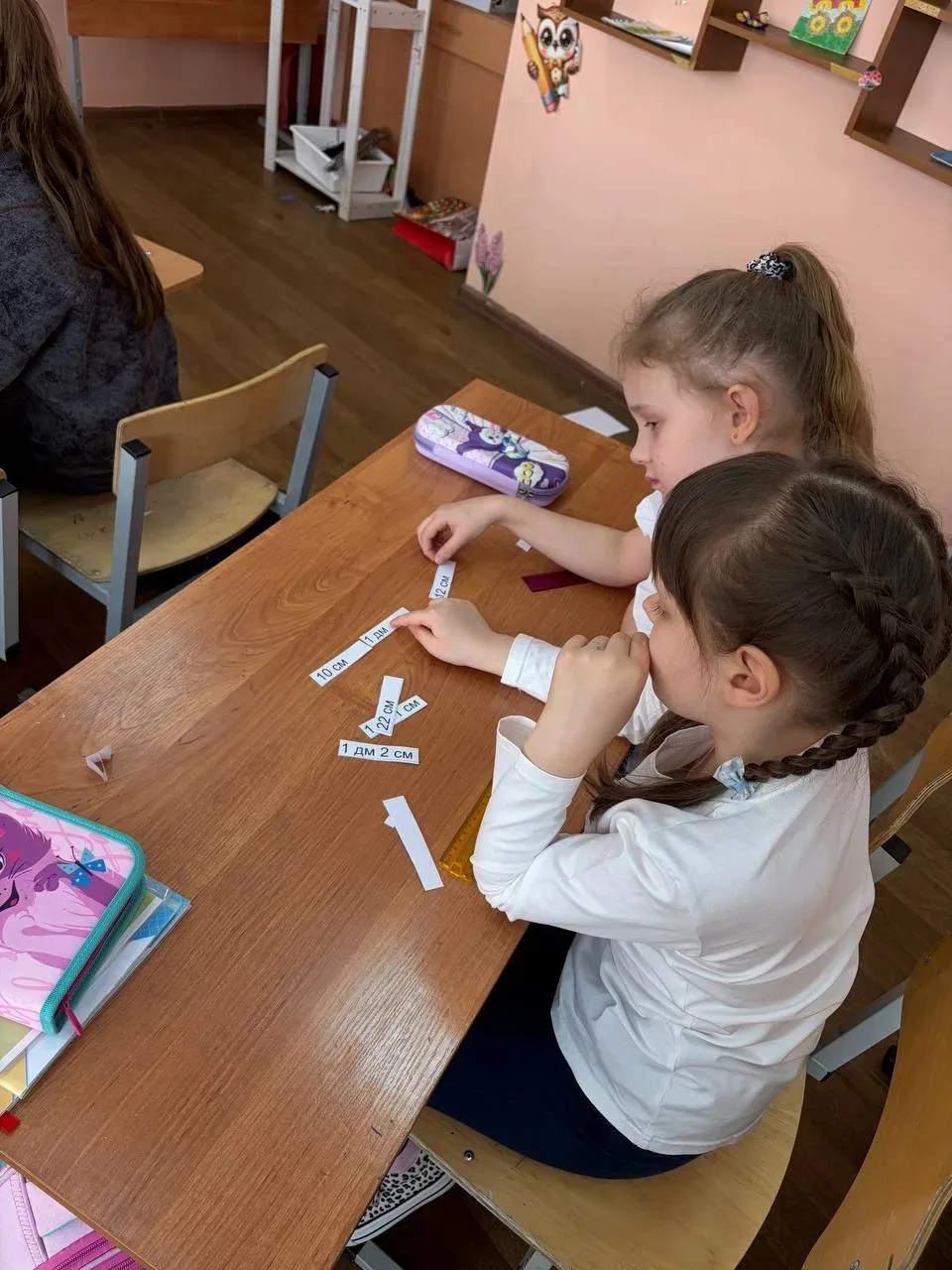 Сегодня в рамках Недели начальной школы в 1 «Б» классе прошёл урок, посвящённый изучению дециметров.