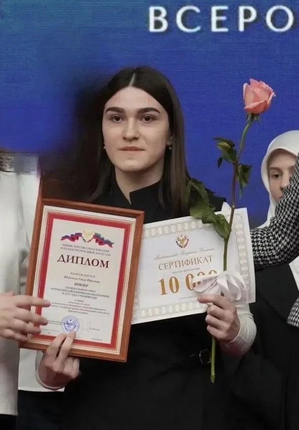 Учащаяся хазарской школы Гевер Юзбекова набрала 100 балов по истории