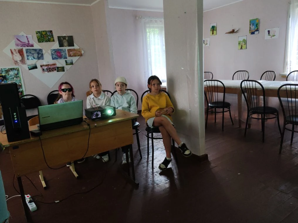 5 отряд изучает на кружке удивительный мир вокруг себя