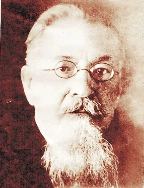 В июне 1921 года Наркомпрос 
(Москва) назначил Дмитрия Ивановича Малинина заведующим калужским Губар