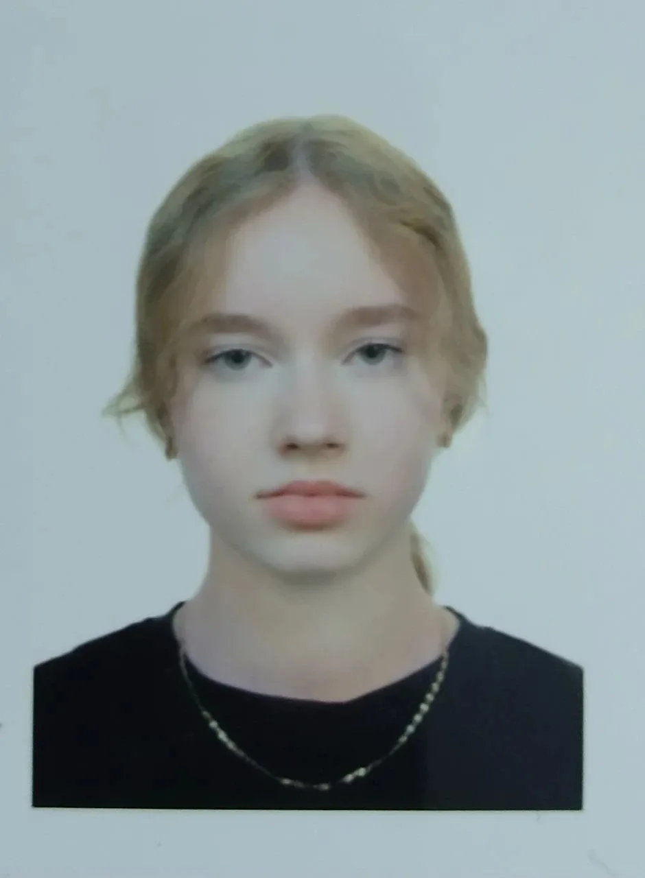 Дорогие ученики, родители и педагоги — давайте дружно поздравим нашу выпускницу 11‑го к...