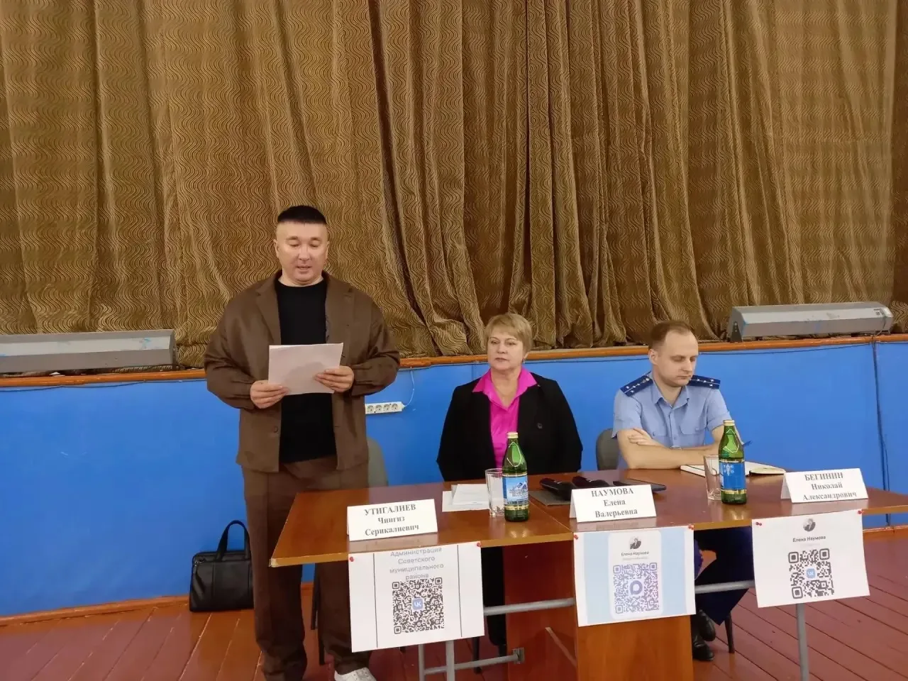В сёлах Золотая Степь и Александровка состоялась встреча главы Советского района Елены ...