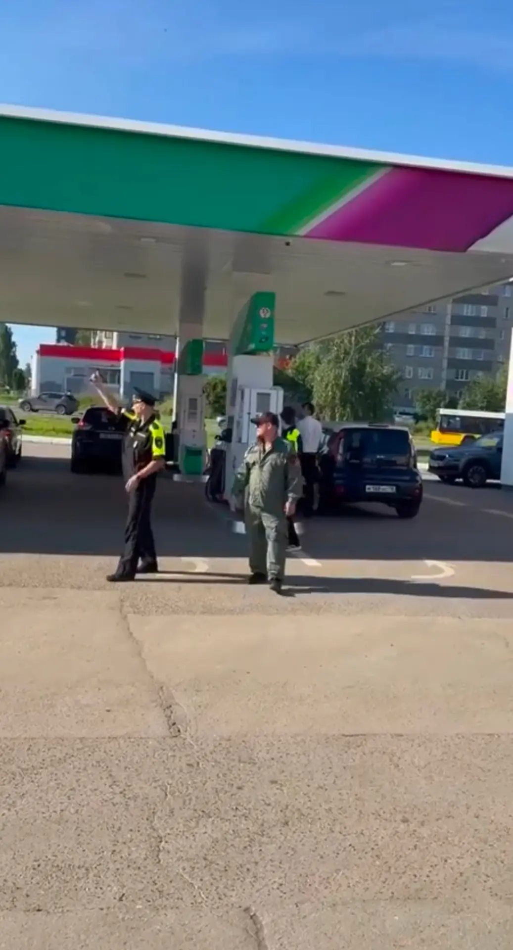 Каждый час на заправках Удмуртии около 6-10 человек пытаются залить бензин в канистры.