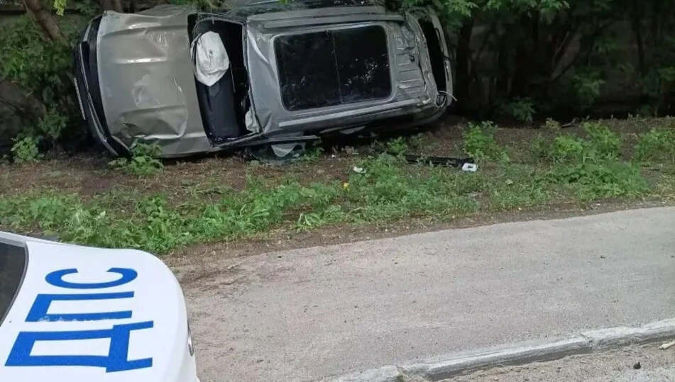 🚨 В Барнауле произошло смертельное ДТП с переворотом

Авария случилась вечером 14 июня на улице Тка