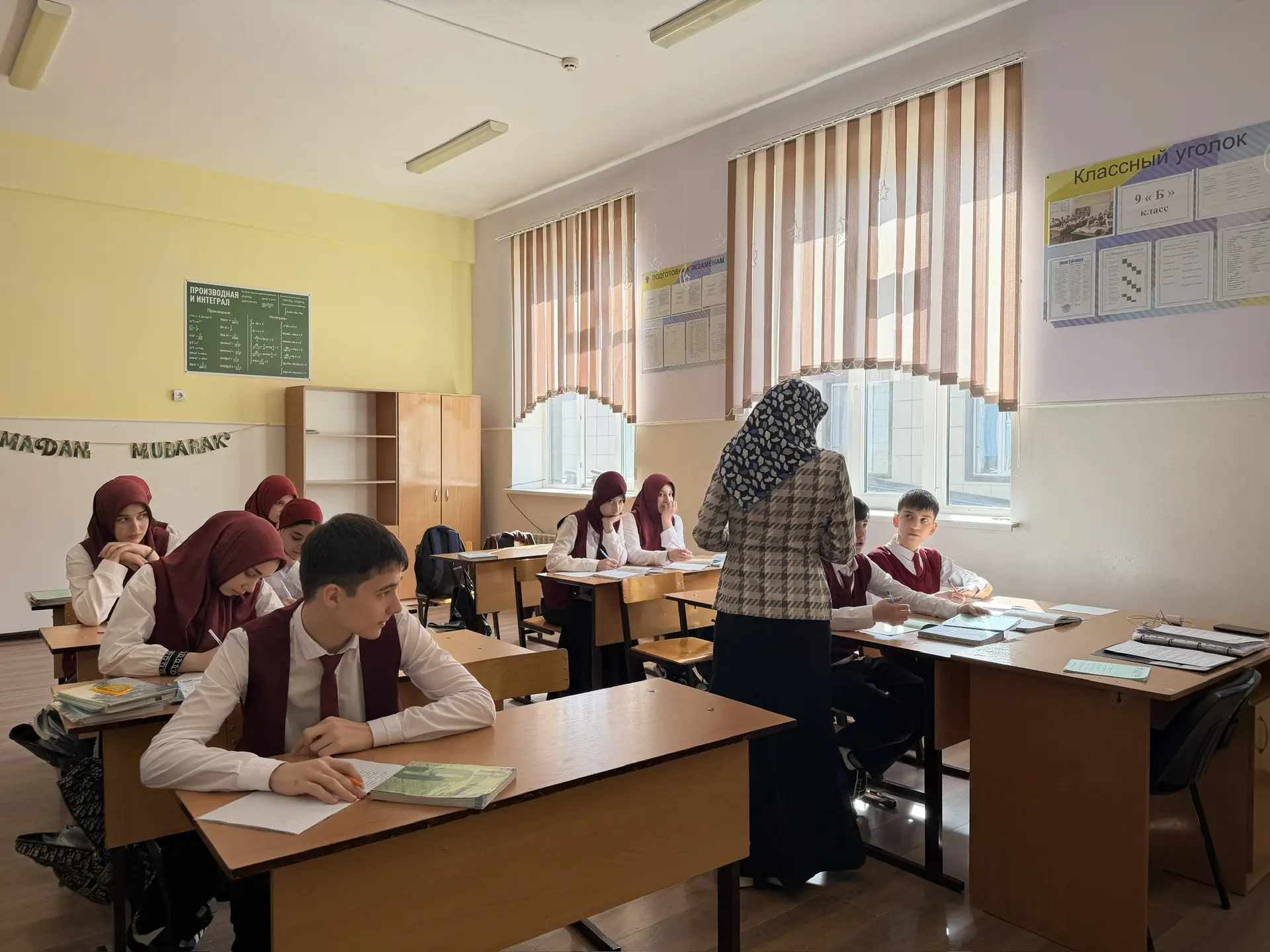 В МБОУ «СОШ № 4 с. Алхан-Юрт» директор школы Дашаева Петимат Имрановна провела плановый обход учебны