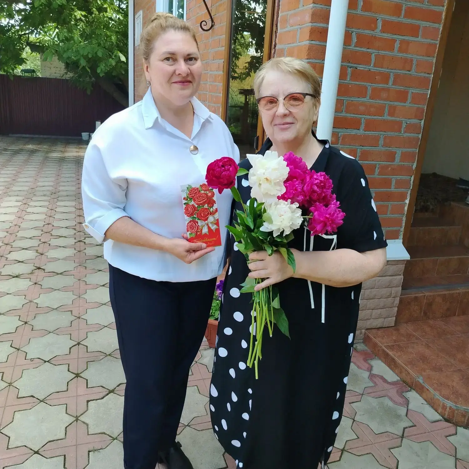 Спасибо ветеранам социальной службы 💐

В День социального работника наши сотрудники навестили тех, 