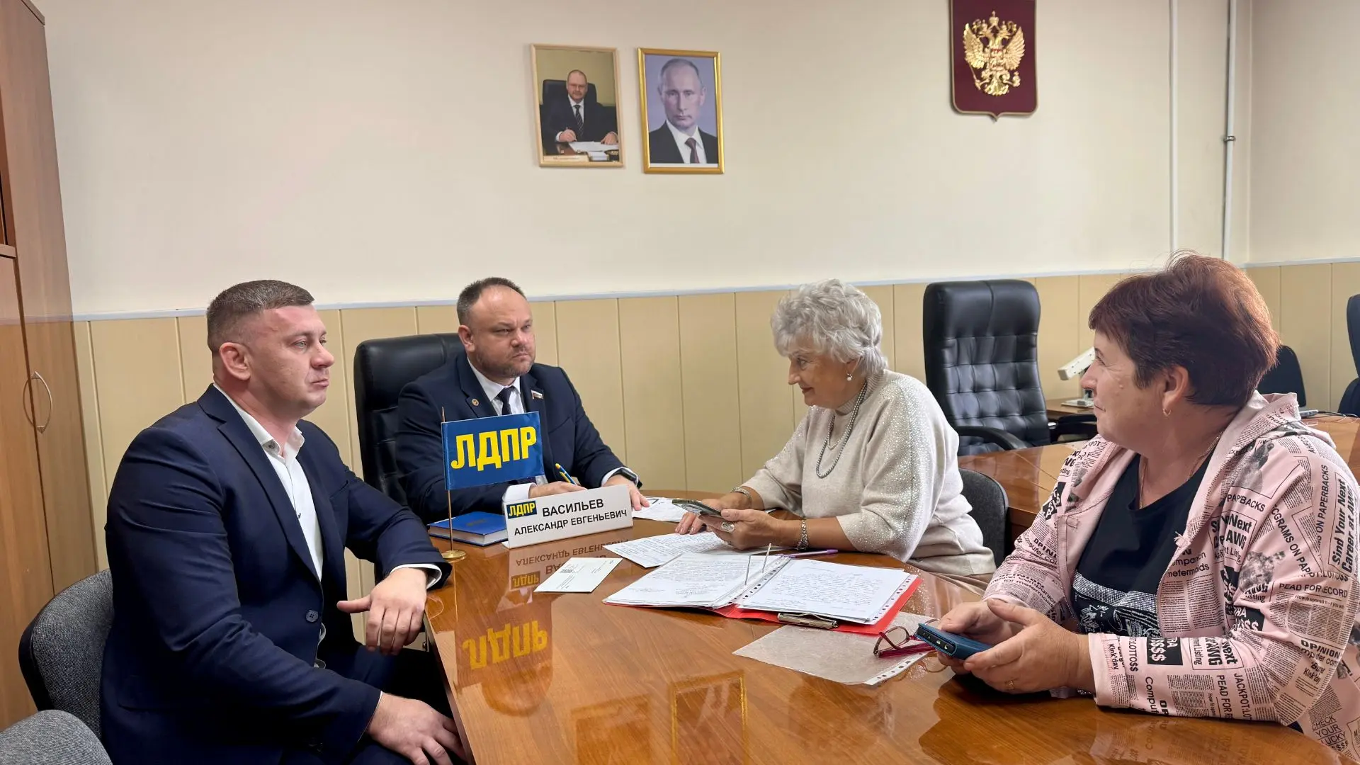 В Кузнецке Александр Васильев рассмотрел обращения граждан