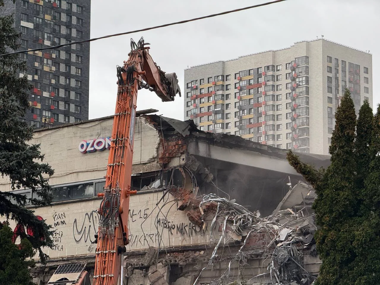 В соседнем Северном Измайлове сносят универмаг Первомайский 💔