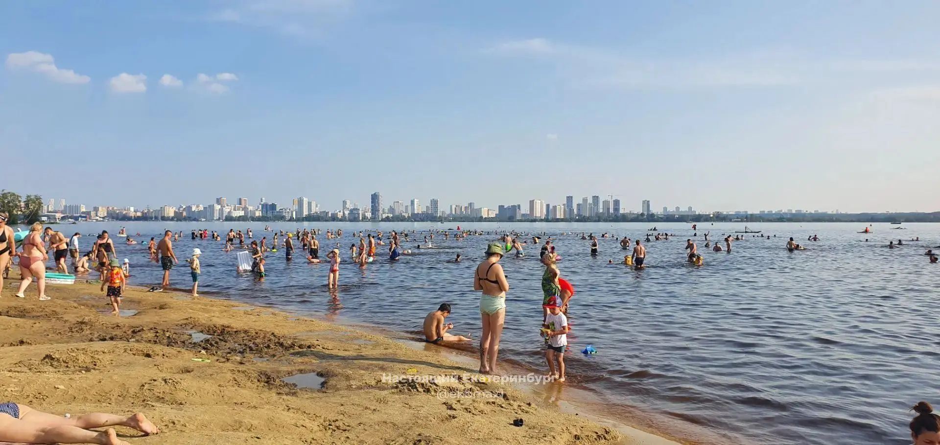 Аншлаг на новом пляже: погода шепчет!
Берите воду, головные уборы и отличное настроение. Лето в само