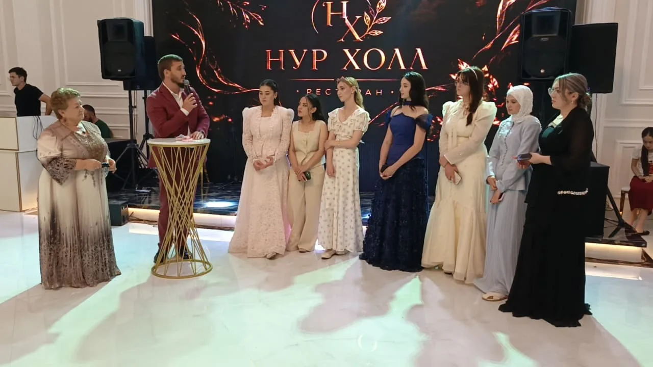 Выпуск 2026! Вы сделали это! 
Позади одиннадцать лет школьного марафона: контрольные, перемены, перв