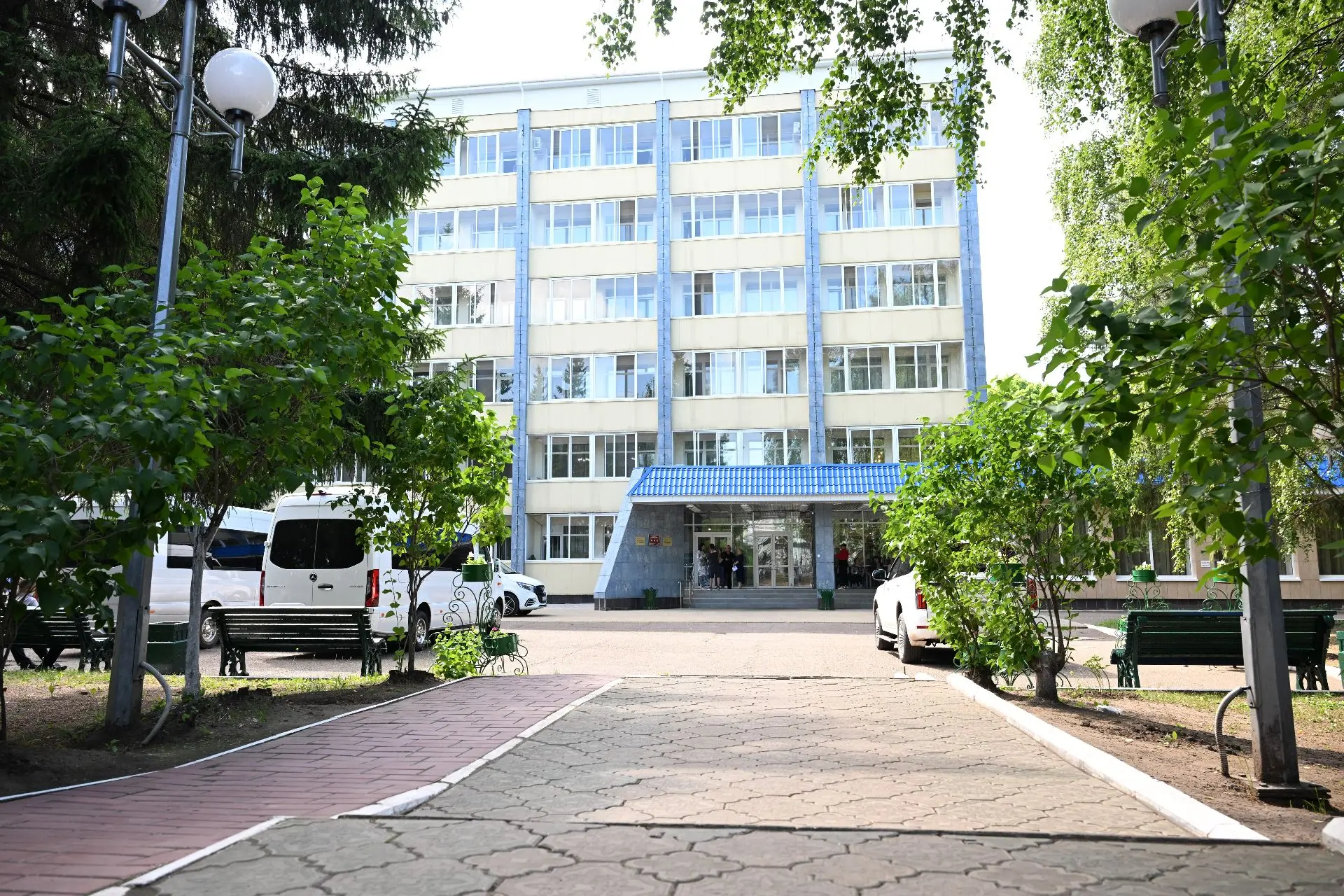 ❗️Минниханов навестил нижнекамцев, в чей дом влетел беспилотник. Что известно с этой встречи:

🔴дро