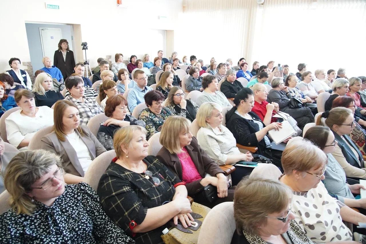 В Кузбассе 34 малокомплектные школы. Где-то учится всего несколько десятков детей, а где-то один учи