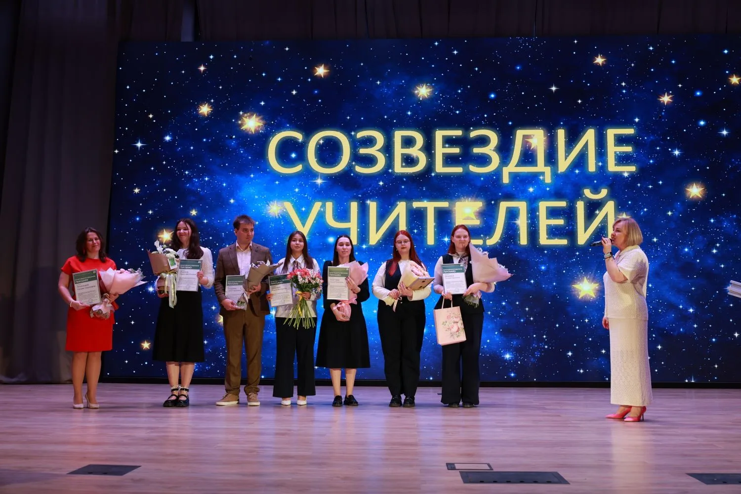 Торжественная линейка «Млечный Путь длинною 4 года»  22 мая состоялось важное событие для наших четв