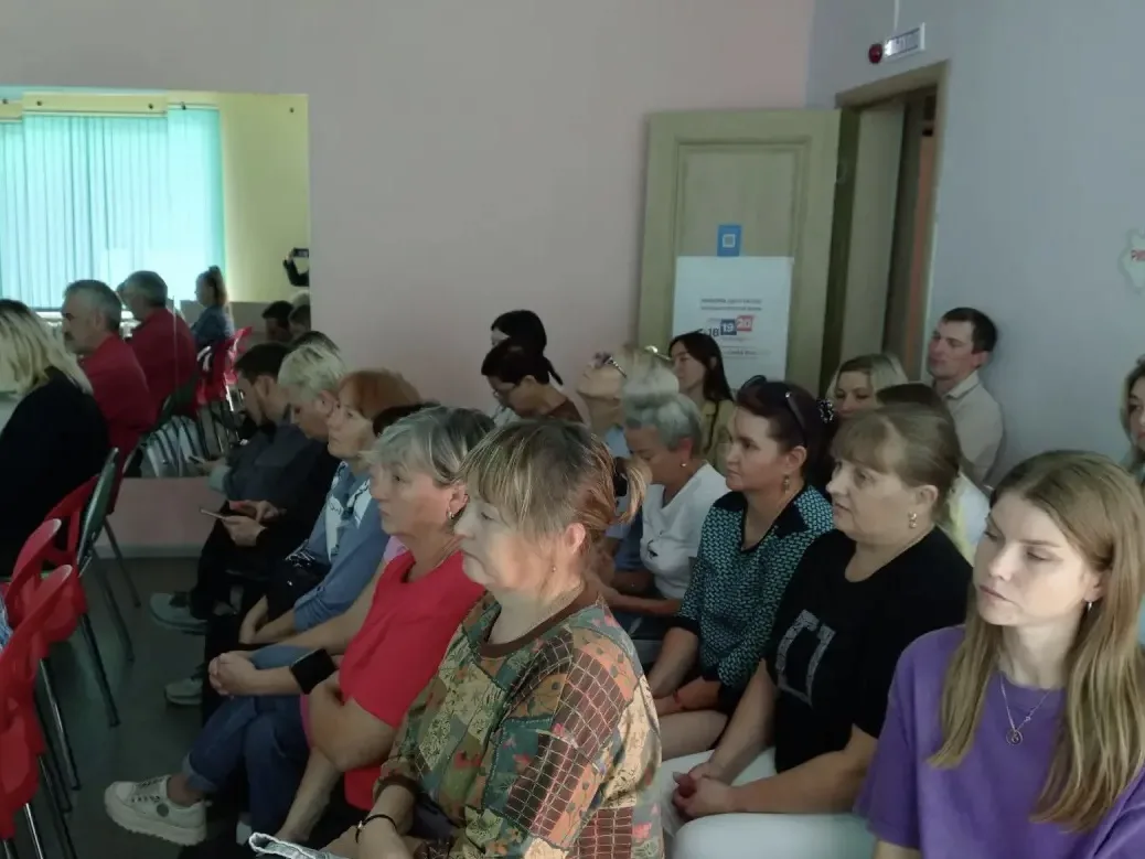Сегодня в подростковом клубе прошла встреча с трудовыми коллективами сферы спорта и мол...