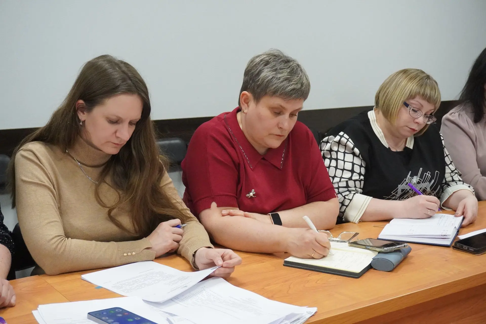 🎓В Барнауле систематизируют лучший опыт педагогов дополнительного образования  В комитете по образов