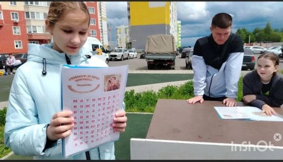 В преддверии Дня защиты детей в рамках акции "Краски лета" активисты «Движения первых» ...