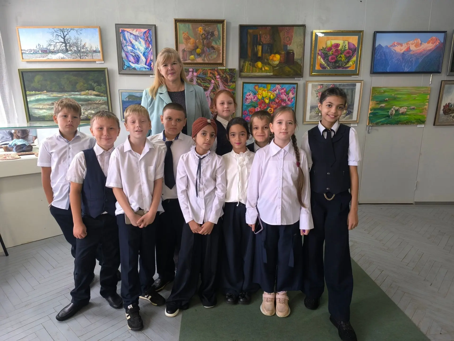 ✨Волшебство красок и вдохновение: 3 «А» в гостях у прекрасного!